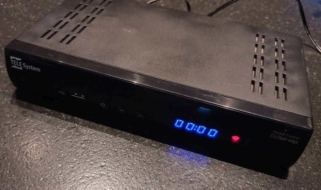 Ricevitori: Décodeur-enregistreur TNT (DVB-T2) – Usato da Froideville venduto da Sergio80 3
