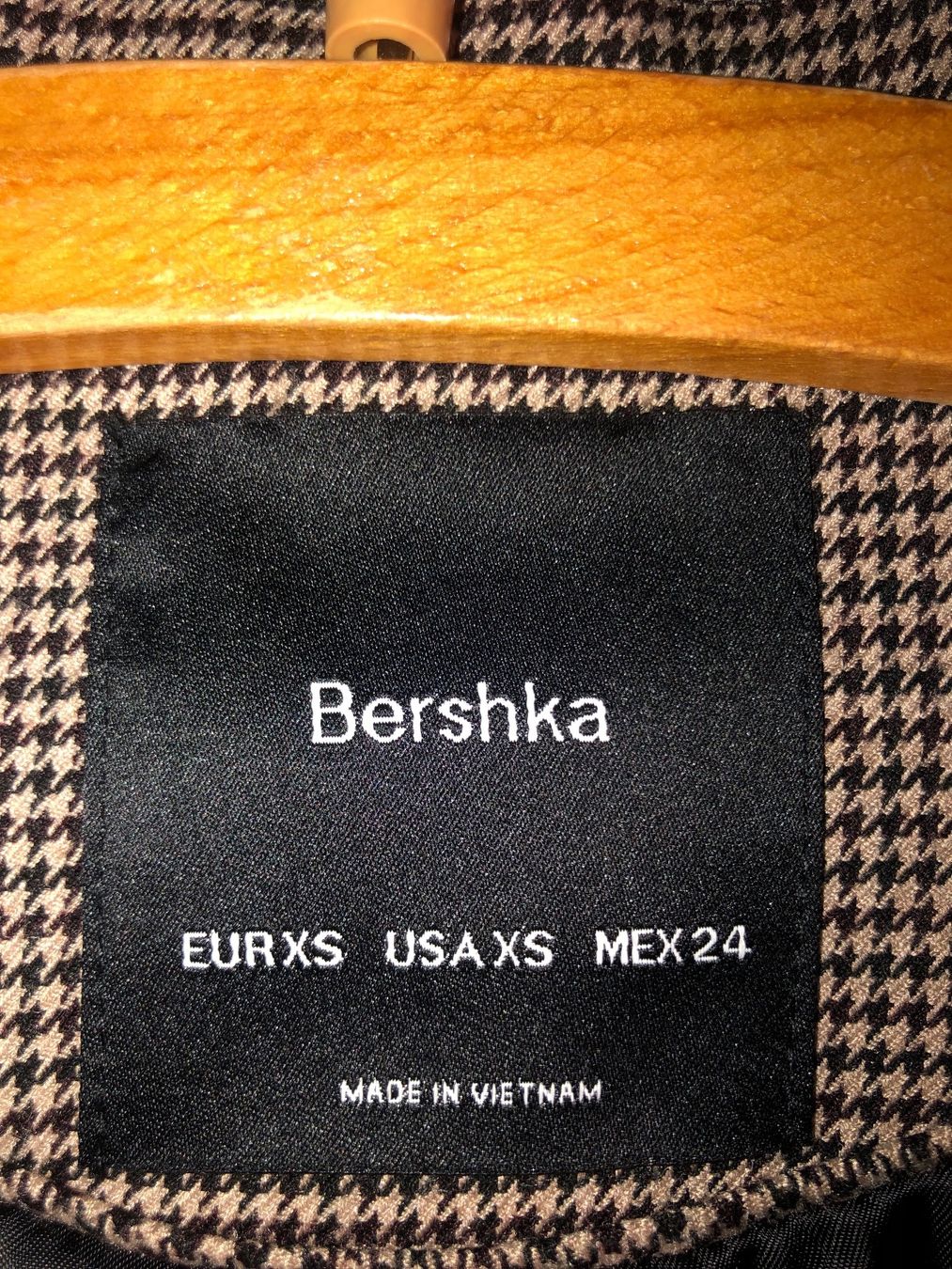 Bershka Giacche: Blazer Jacke XS Bershka – Usato da Schwyz venduto da Maerzetuepfli 3