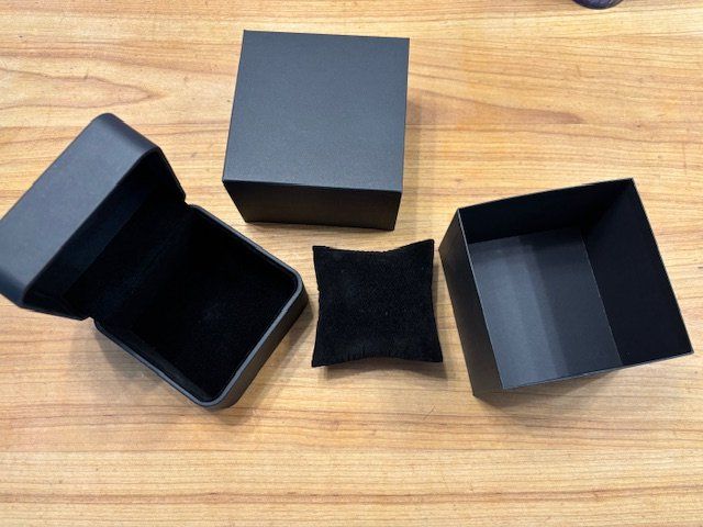 Scatole porta orologi: Uhrenbox, Box klein – Nuovo (secondo la descrizione) da Grenchen venduto da chaga1234 1