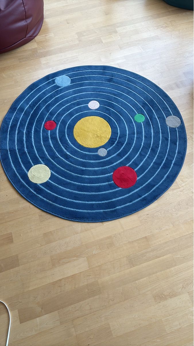 Tapis: Round Space Theme Rug Good Condition – D'occasion à Chambésy par gau_x7ky