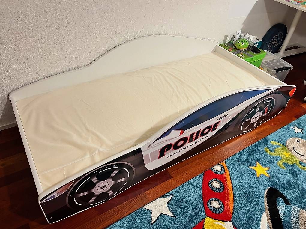 Letti: Kinderbett Polizeiauto (80x180cm) – Usato da Adliswil venduto da amateo 2