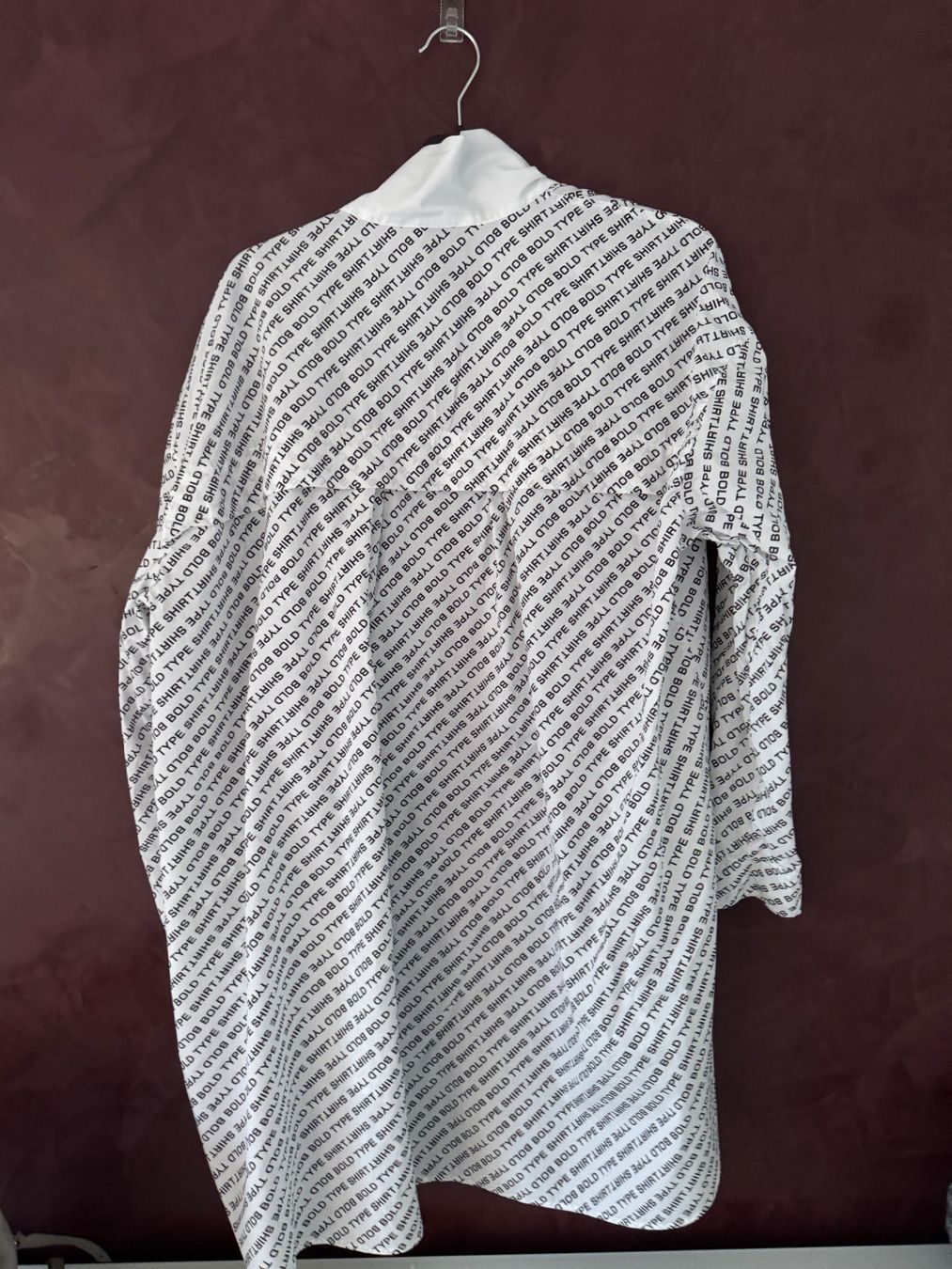 Marc Cain Camicette: Bluse Marc Cain mit einem Buchstabenmuster iweiss N4 40 – Nuovo (secondo la descrizione) da Volketswil venduto da praxis12 1