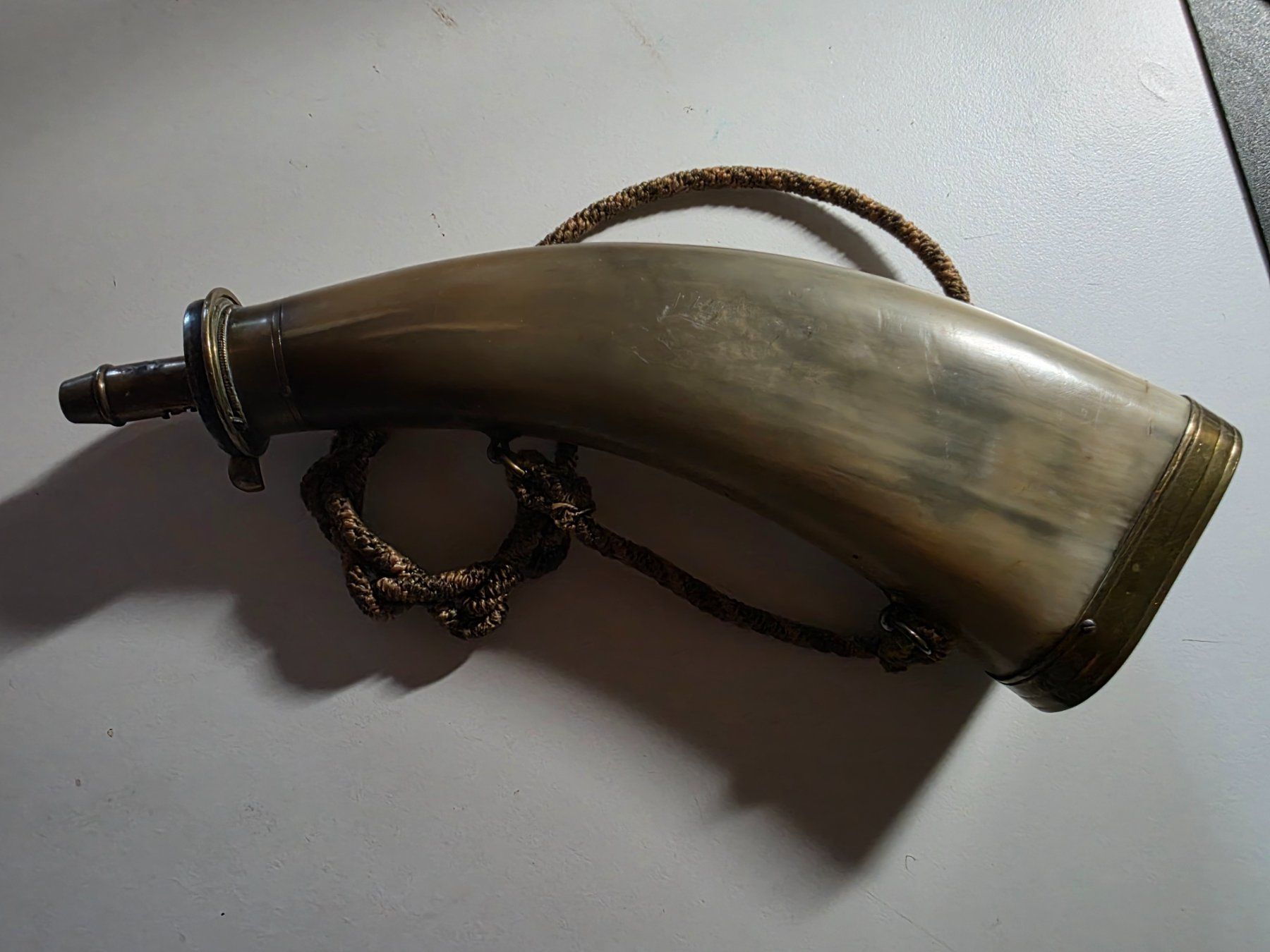 Bottiglie: antikes Pulverhorn Horn 27 cm – Usato da Walterswil BE venduto da Lonitti 3