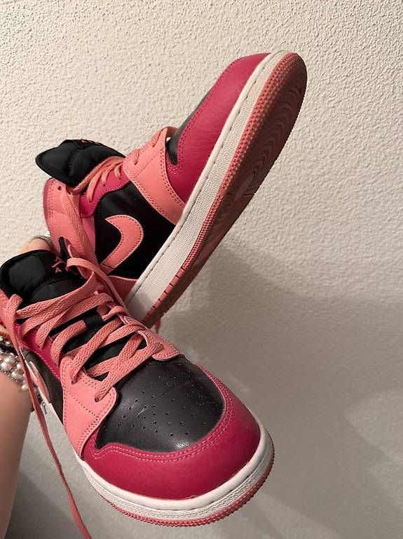 Jordan Damenschuhe: Air Jordan 1 Mid – Gebraucht aus Rotkreuz von andgav11 1