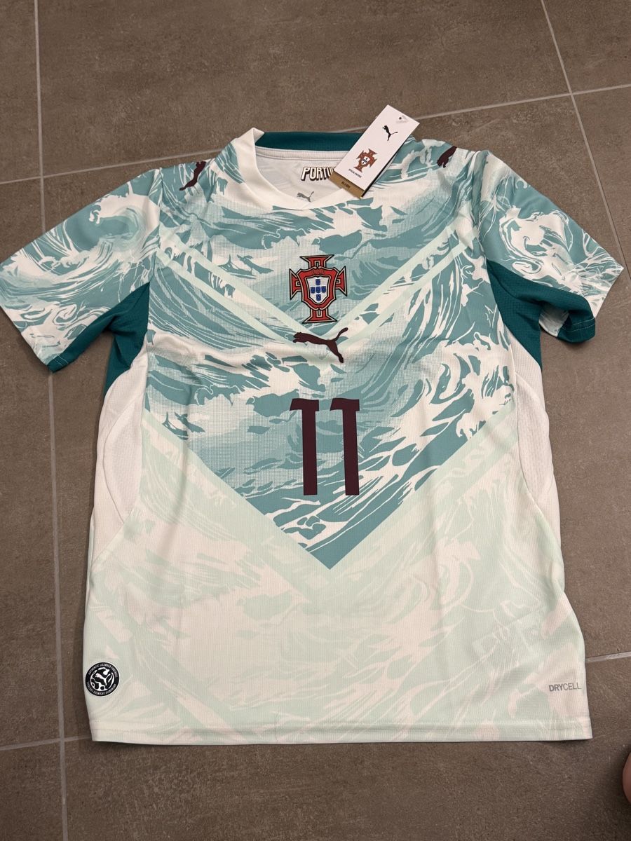 Puma Scarpe, pantaloni & magliette da ginnastica: Maillot Portugal Away – Nuovo e nell'imballaggio originale da Cormondrèche venduto da LeGrand911 1