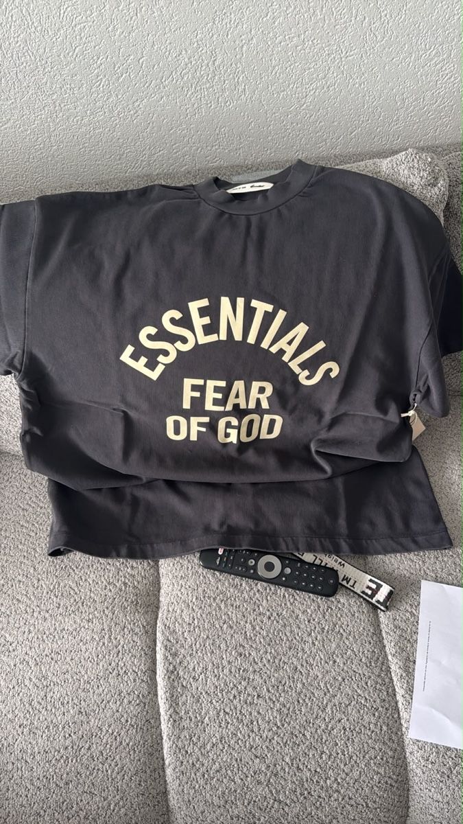 Fear of God T-shirt: T-shirt Essentials Autentique  – Nuovo e nell'imballaggio originale da Villeneuve VD venduto da fabioferreira5 1
