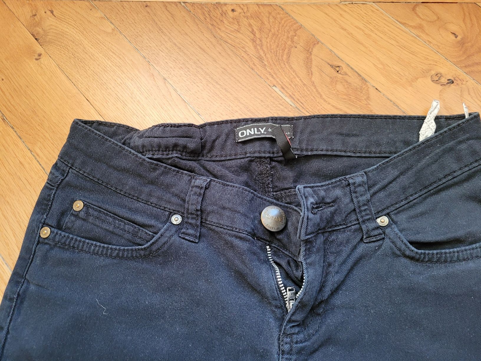 Only Pantaloni: Schwarze Hose von Only Gr. 38 – Usato da Genève venduto da inu_ln6m 2