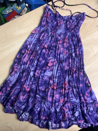 Sommerliches Neckholder Kleid, lila Blumenmuster, gr.164