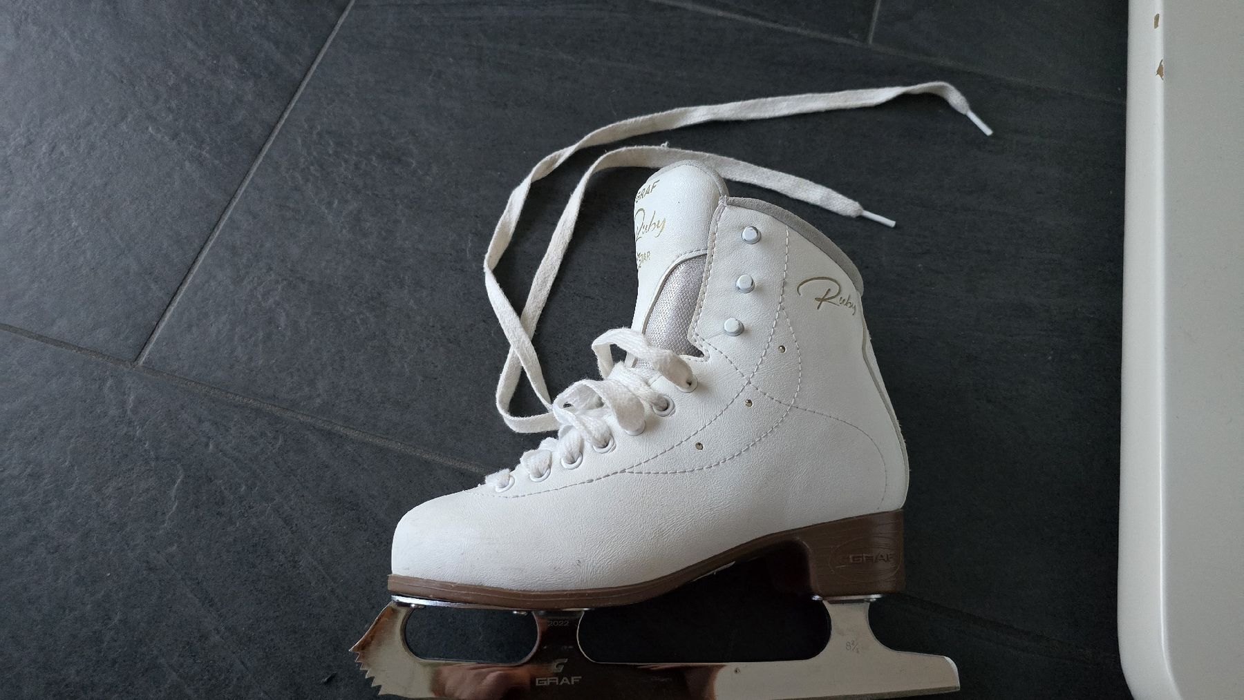 Graf Pattini da ghiaccio: Eislaufschuhe Graf Ruby Star weiss Grösse 34 gebraucht – Usato da zeiningen venduto da marianne0812