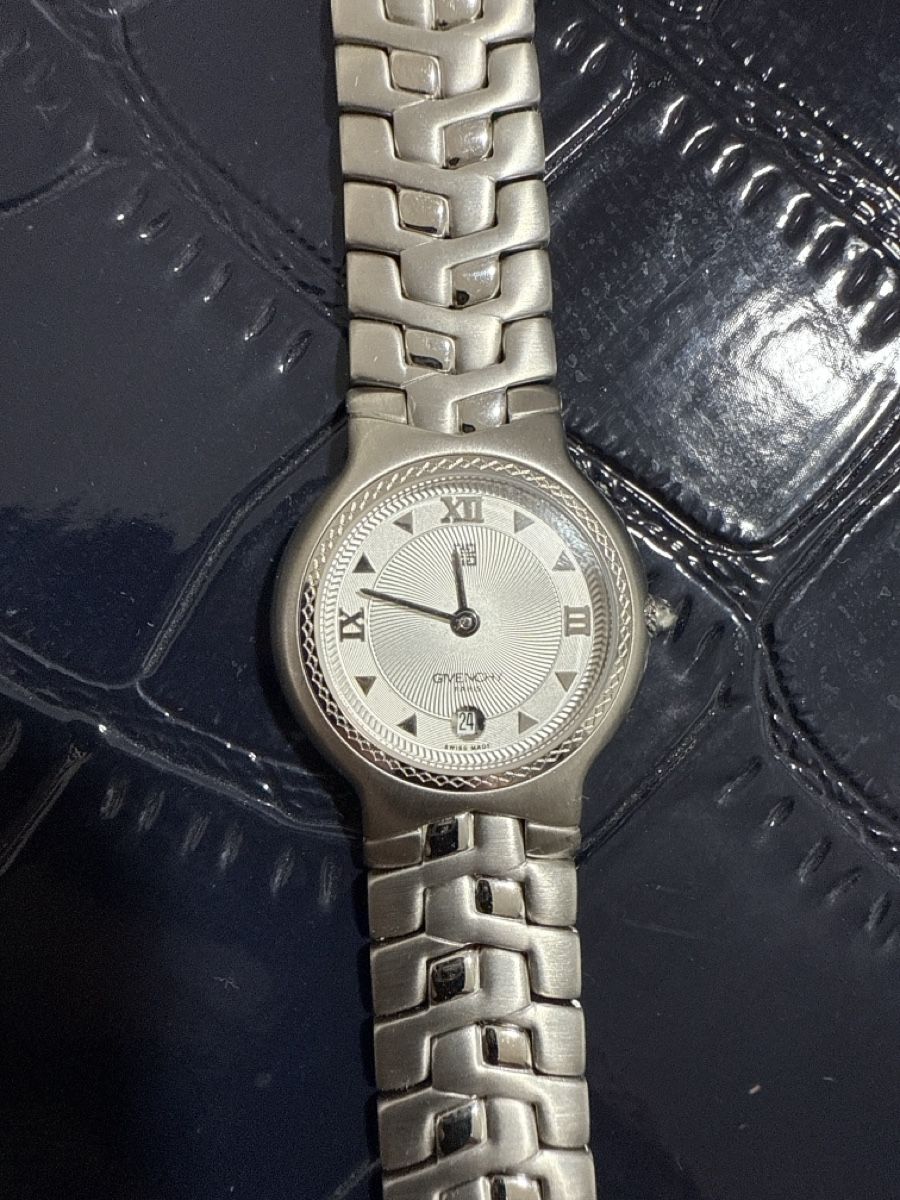 Givenchy Uhren: Givenchy Uhr Edelstahl – Gebraucht aus Frauenfeld von mulo12345