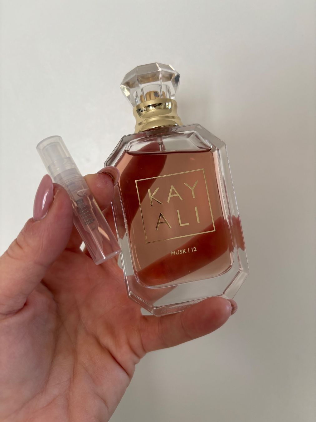 Kayali Profumi & Eau de Toilette: Kayali Musk | 12 EDP Duftprobe - 2 ml – Usato da Zürich venduto da deruja