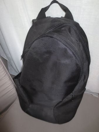 Schwarzer Freizeitrucksack - mit Bauchgurt wenig gebraucht