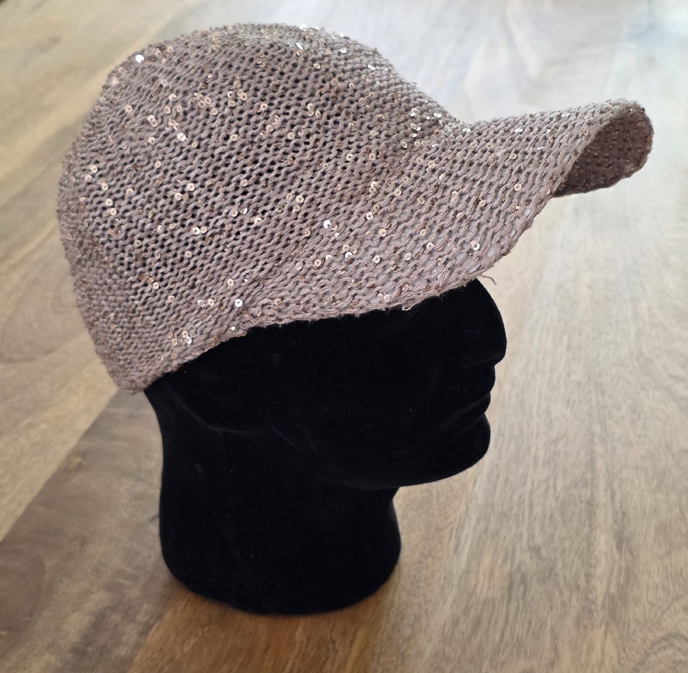 Altro in Moda donna: Cap mit Pailletten Strick Grösse Universal – Usato da Rheinsulz venduto da Gilea 1