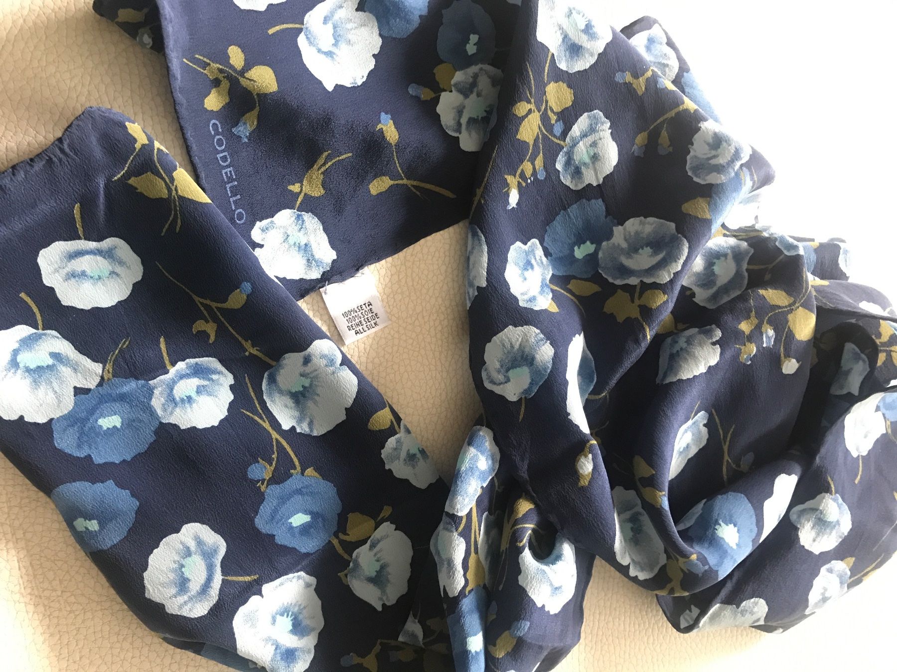 Codello Foulards & écharpes: Codello Seidenschal mit Blumenmuster, – D'occasion à Wettingen par Andres54 1