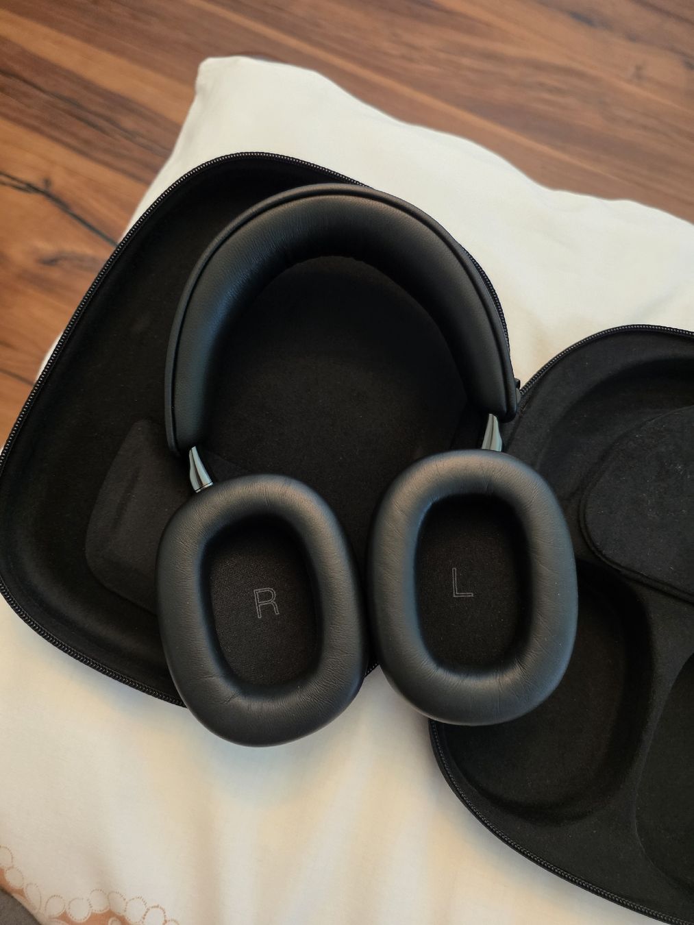 Bowers & Wilkins Casques audio: Bowers & Wilkens PX8 S2 – Neuf (Voir description) à Ebikon par Ardian_Saliu 1