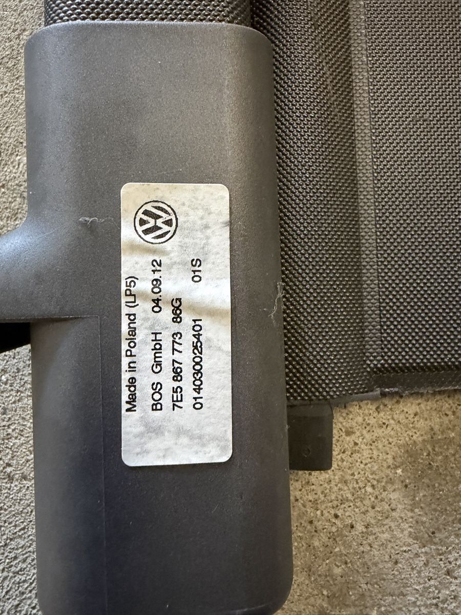 VW Toutes les pièces auto: VW Laderaumabdeckung T6 Multivan 7E5867773 86G – D'occasion à Fehraltorf par flo0606 1