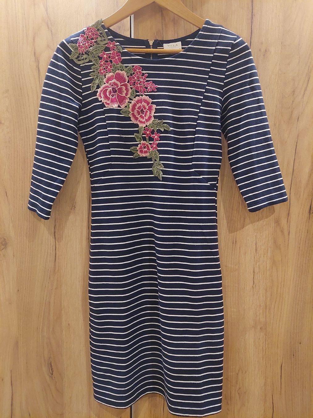 Vila Vestiti: Vila Kleid Gr.XS Blumenabplikation – Usato da Flurlingen venduto da Atea8