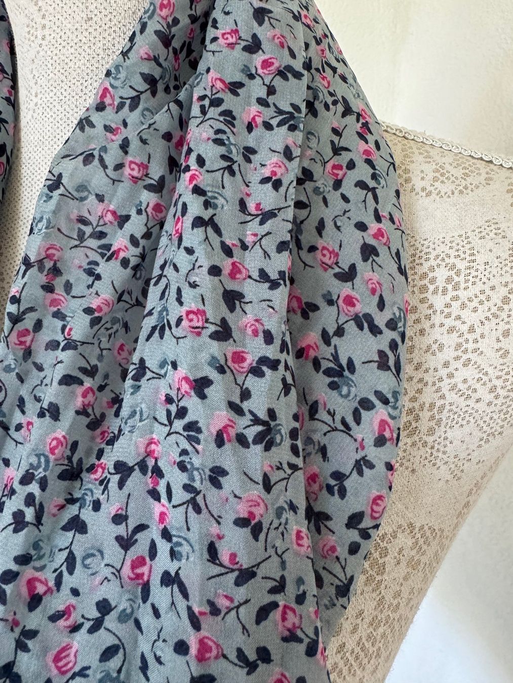 Foulard & Sciarpe: Neu Loop Tuch Schal 76 x 46 cm Viskose – Nuovo e nell'imballaggio originale da Kirchdorf AG venduto da coco123 1