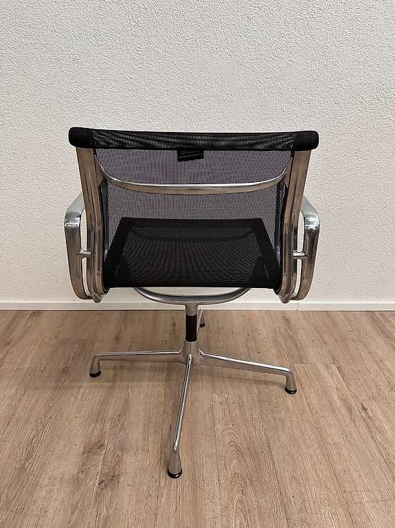 Vitra Sedie: Vitra Eames Aluminium Chair EA 108 – Usato da Obernau venduto da Arche_Noah_Brocki 3