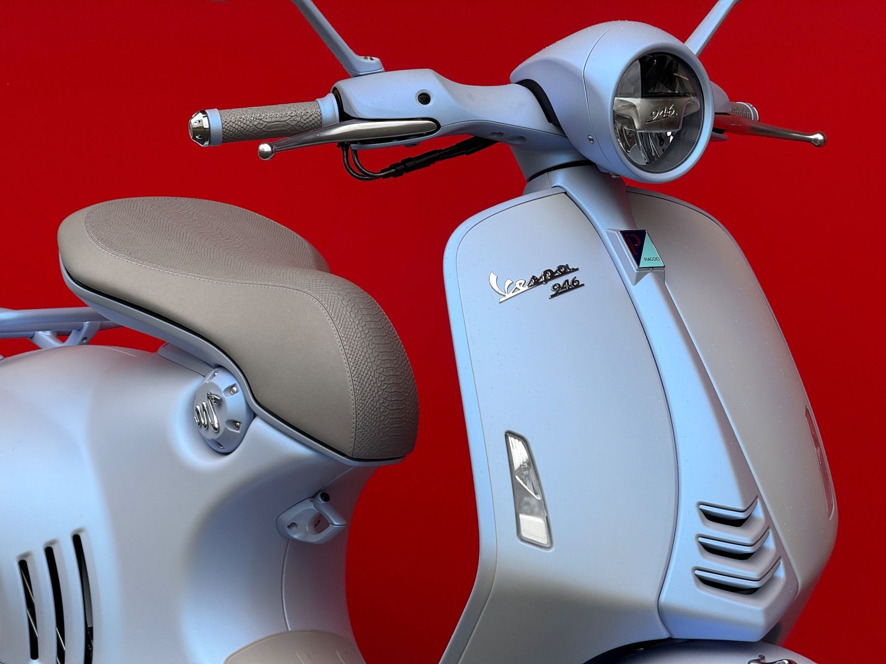 Vespa Scooters: Vespa 946 Snake – Neu und originalverpackt aus Meggen von leupimoto 5