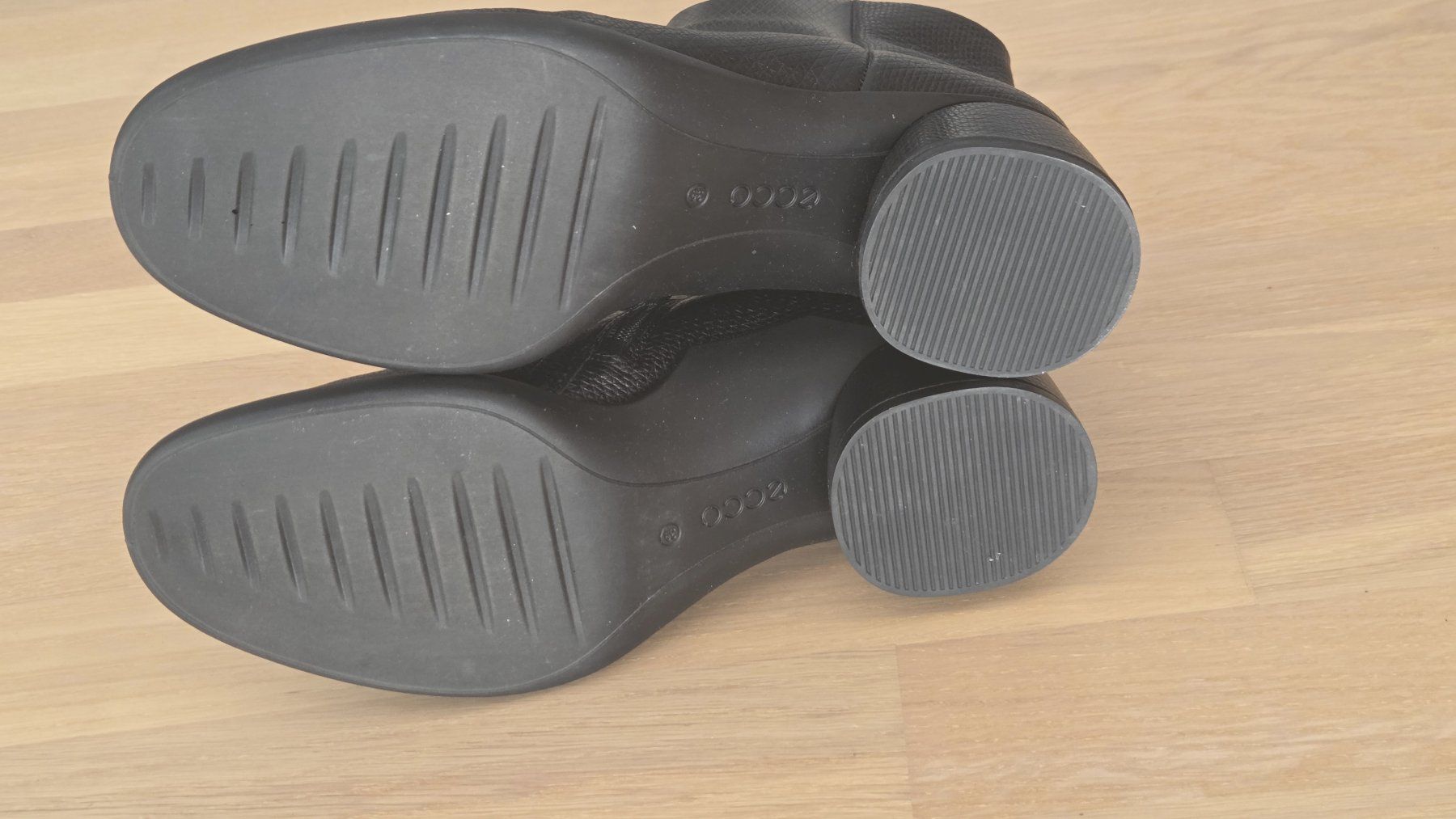 Ecco Scarpe da donna: ecco Leder-Stiefelette Gr. 39 – Nuovo (secondo la descrizione) da Interlaken venduto da Igu7 4