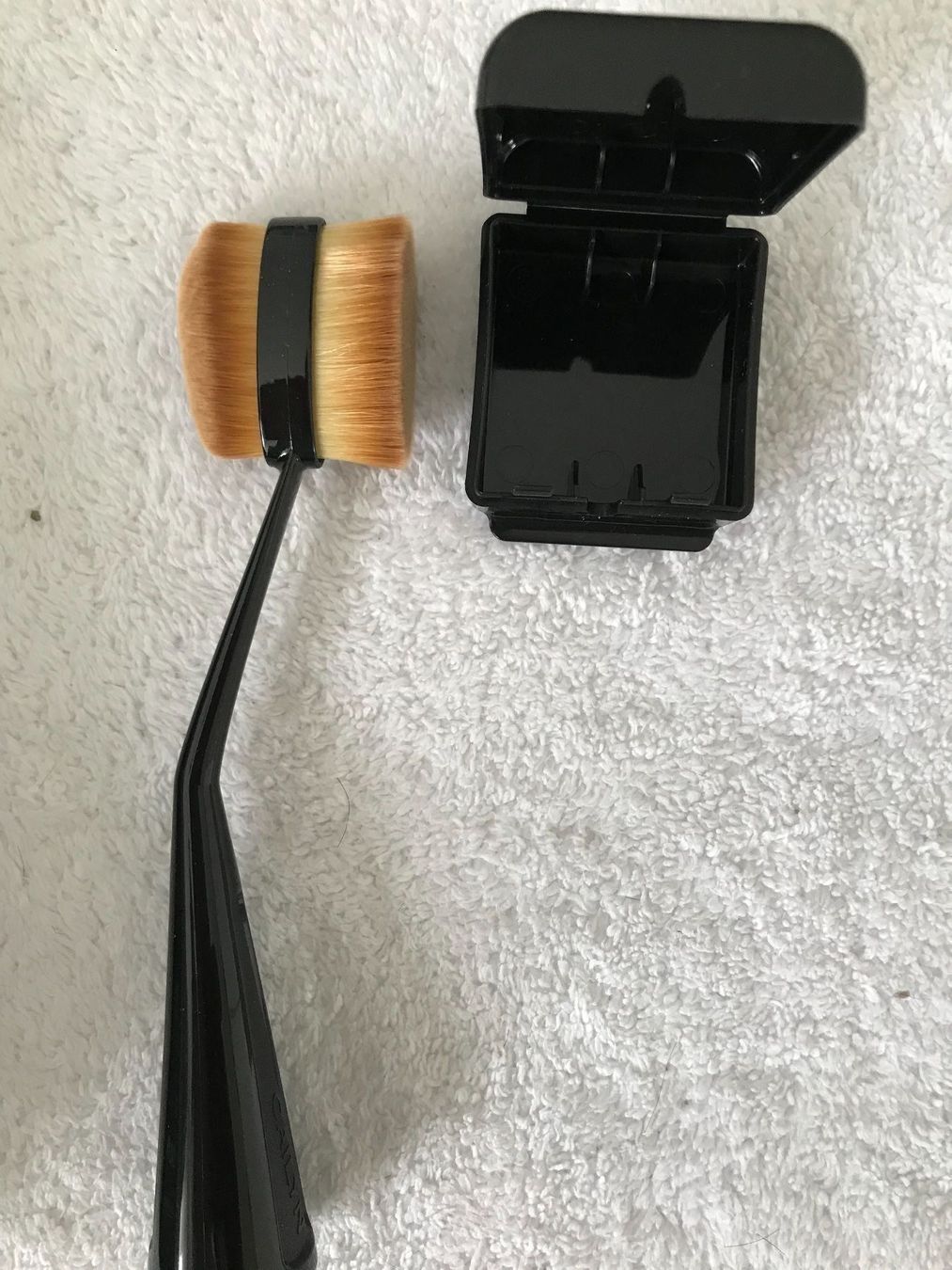 Make-up: Praktischer Make - Up Pinsel – Nuovo e nell'imballaggio originale da Arlesheim venduto da leyRum4.5