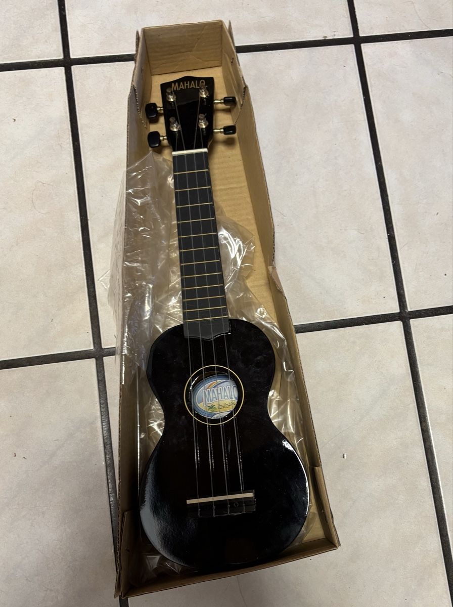 Strumenti musicali: Ukulele Mahalo – Nuovo (secondo la descrizione) da Aadorf venduto da bia_pyp2