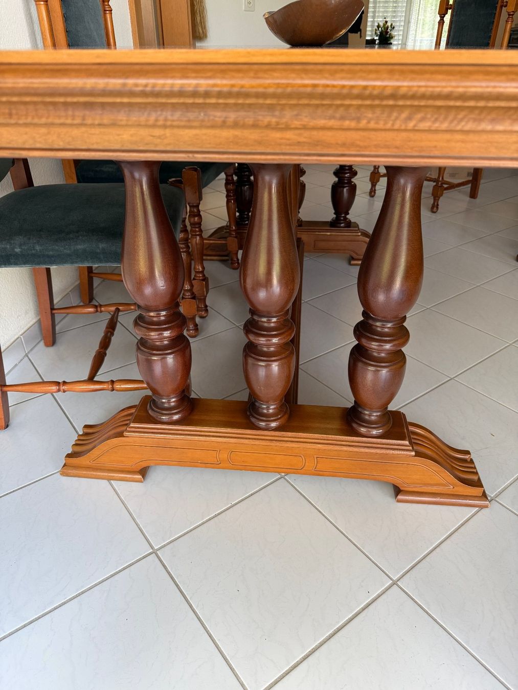 Set di tavolo e panche: Edler Holz Esstisch mit 6 Stühlen – Usato da Stein AG venduto da Svenbobo 2