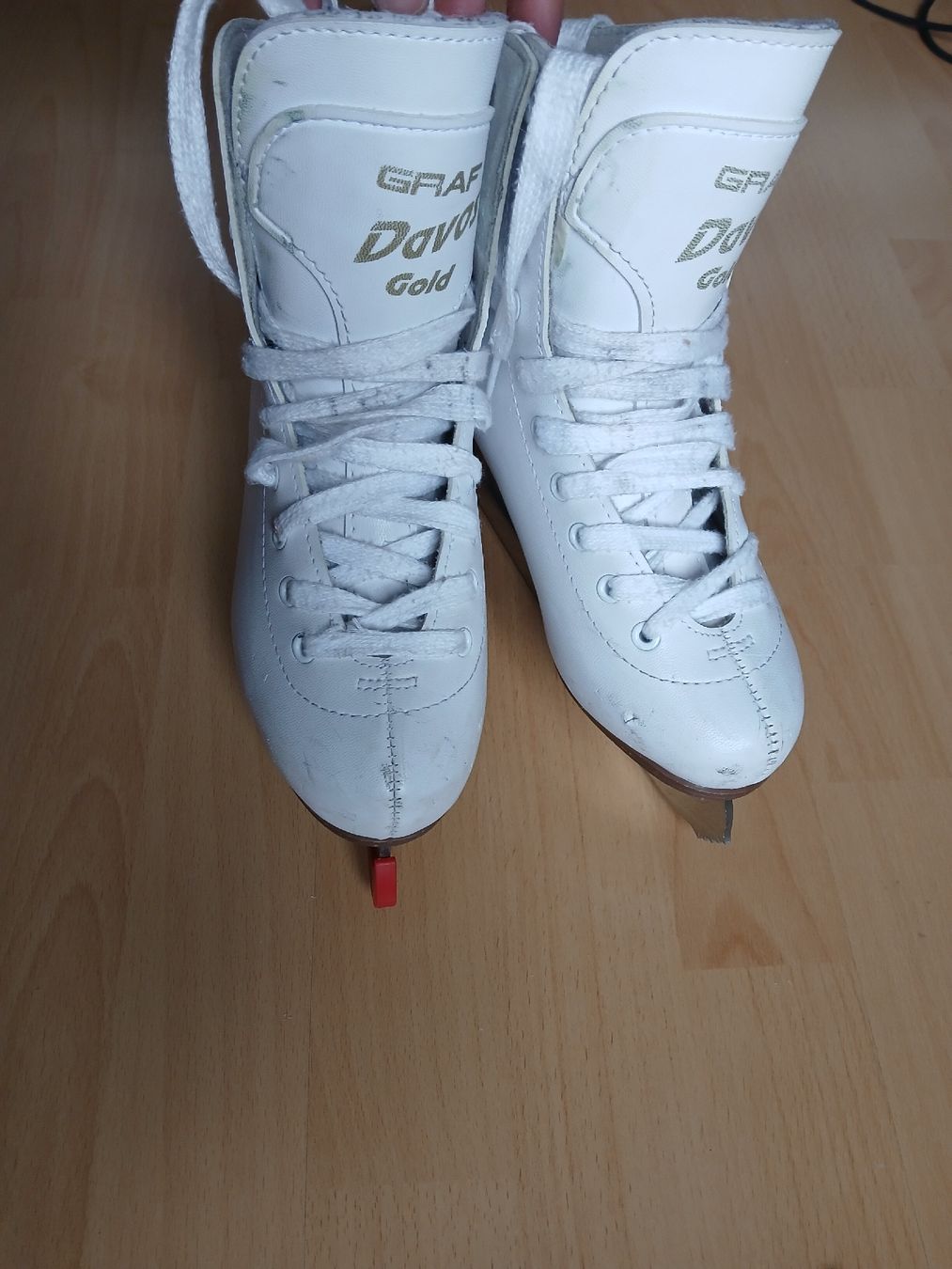 Graf Schlittschuhe: Graf Davos Gold 33 – Gebraucht aus Vauffelin von Erondez 1
