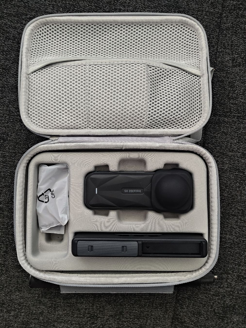 Insta360 Action Cam: Insta360 X5 8K Action Cam — Essentials Bundle – Usato da Haslen GL venduto da yan_8kz5 3