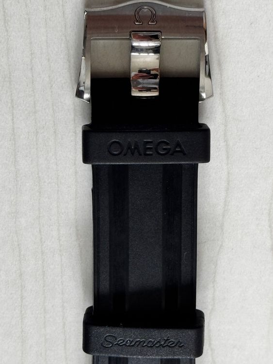 SCHWARZES KAUTSCHUKARMBAND FÜR DIE OMEGA SEAMASTER DIVER 300 2
