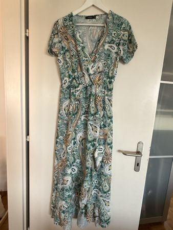 Robe longue d’été légère et fluide, très élégante 