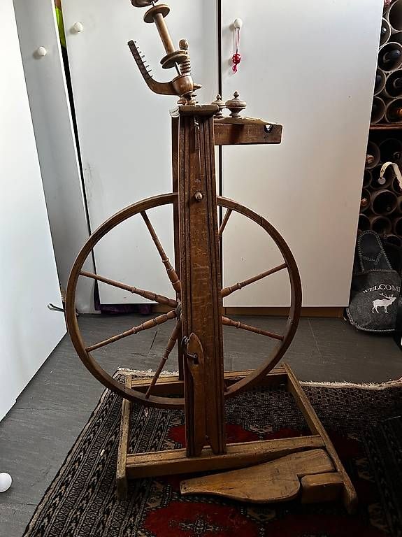Spinnräder: Spinnrad - Antik  – Gebraucht aus Luzern von sim_5hkz