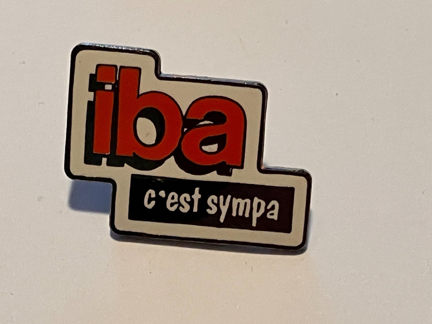 Plaketten & Abzeichen: 1 Pin IBA c'est sympa – Gebraucht aus Basel von djwwpp
