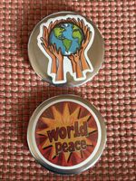 Frieden Brosche / Peace Button 2er Set