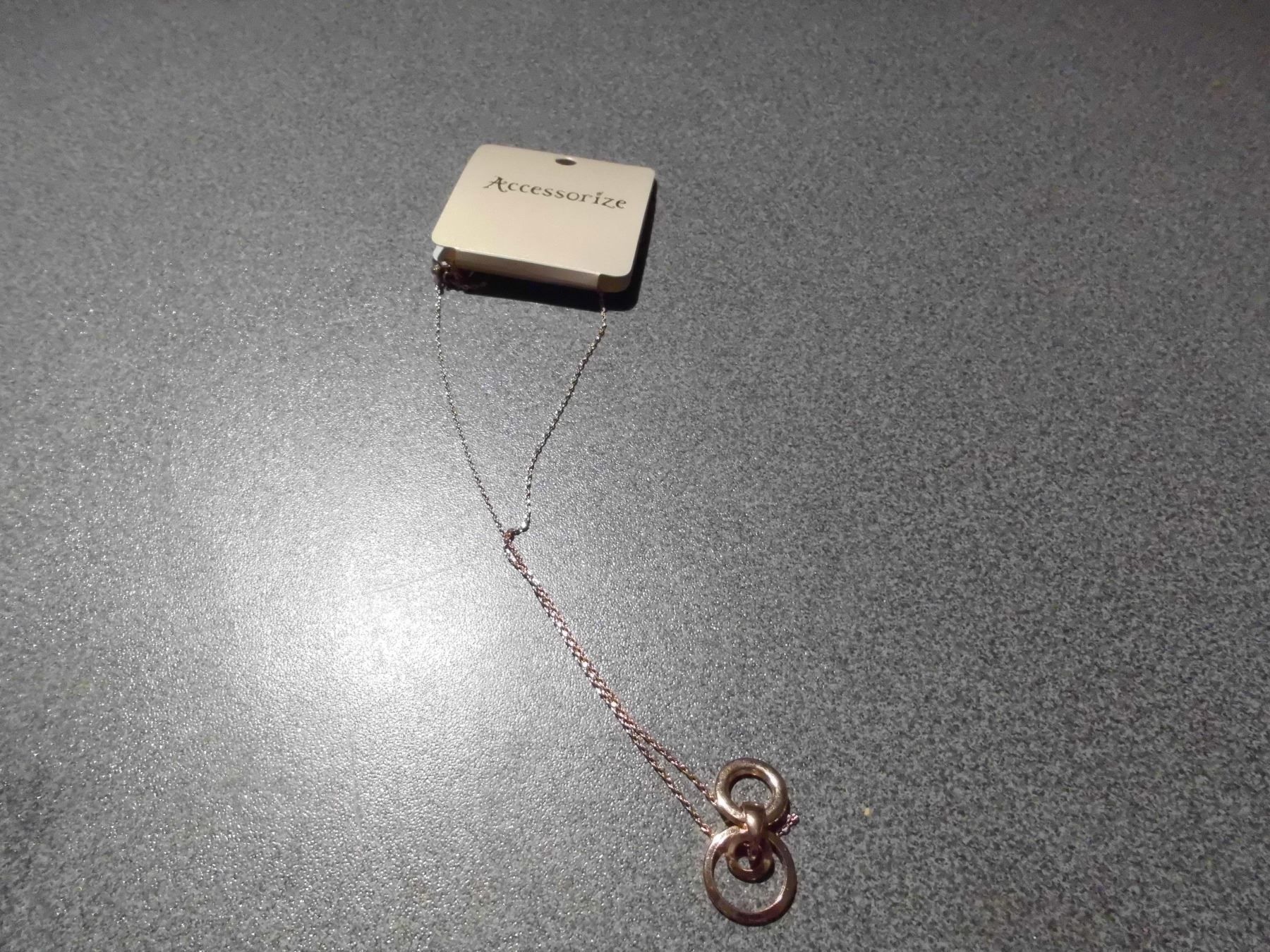 Ketten: Kette mit Anhänger Ringe, goldfarbig – Neu und originalverpackt aus Zürich von Motzkuh
