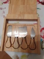 Besteck für Käse in dekorativer Holzbox