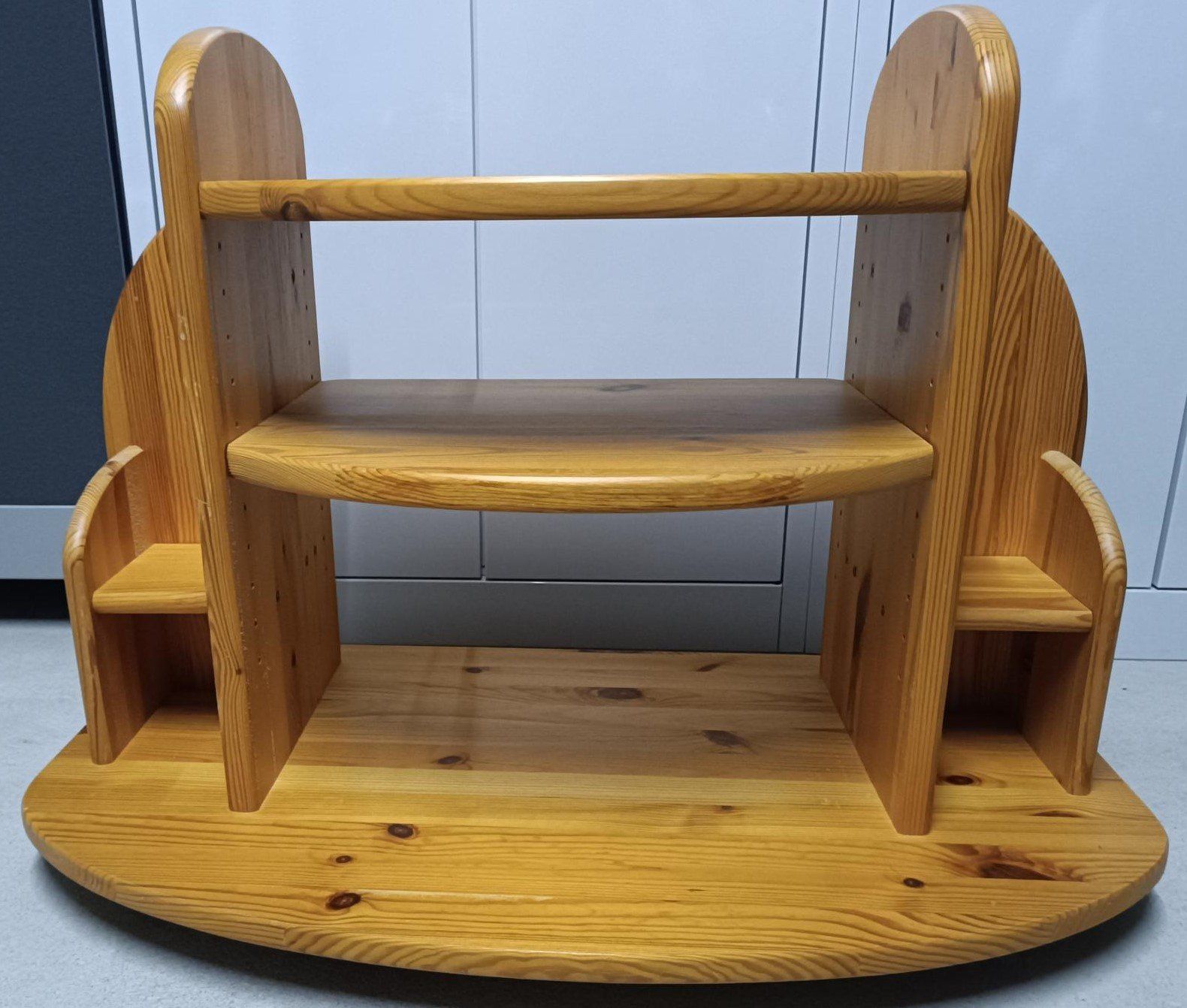 TV Möbel: Massives Kiefernholz TV-Lowboard mit Ablage – Gebraucht aus Wettingen von smz340