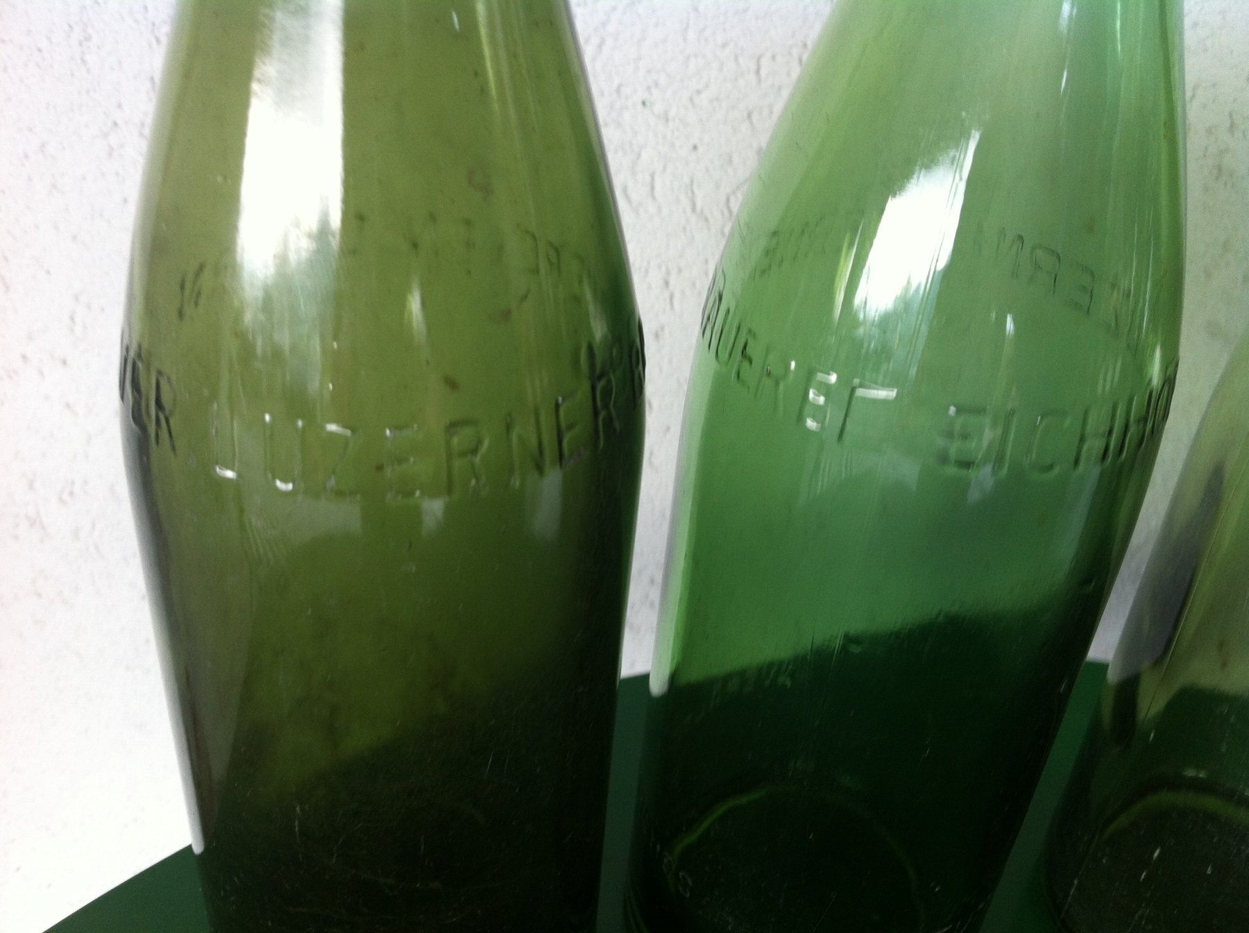 Gläser, Krüge & Flaschen: 4 alte Bierflaschen mit Bügel – Gebraucht aus Brunnen von Artemis53 2