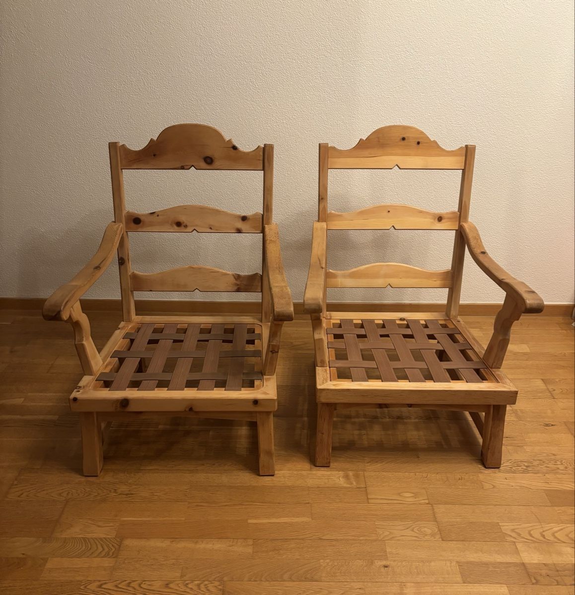 Fauteuils: Zwei massive Holzsessel (Set) – D'occasion à Niederbipp par Pto6 3