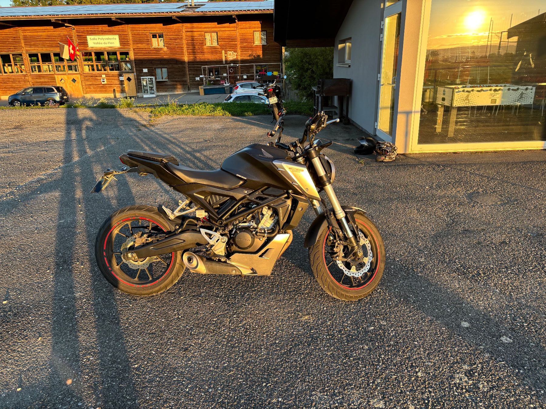 Honda Strada: Honda cb125r – Usato da Porsel venduto da gen_7hw5 5