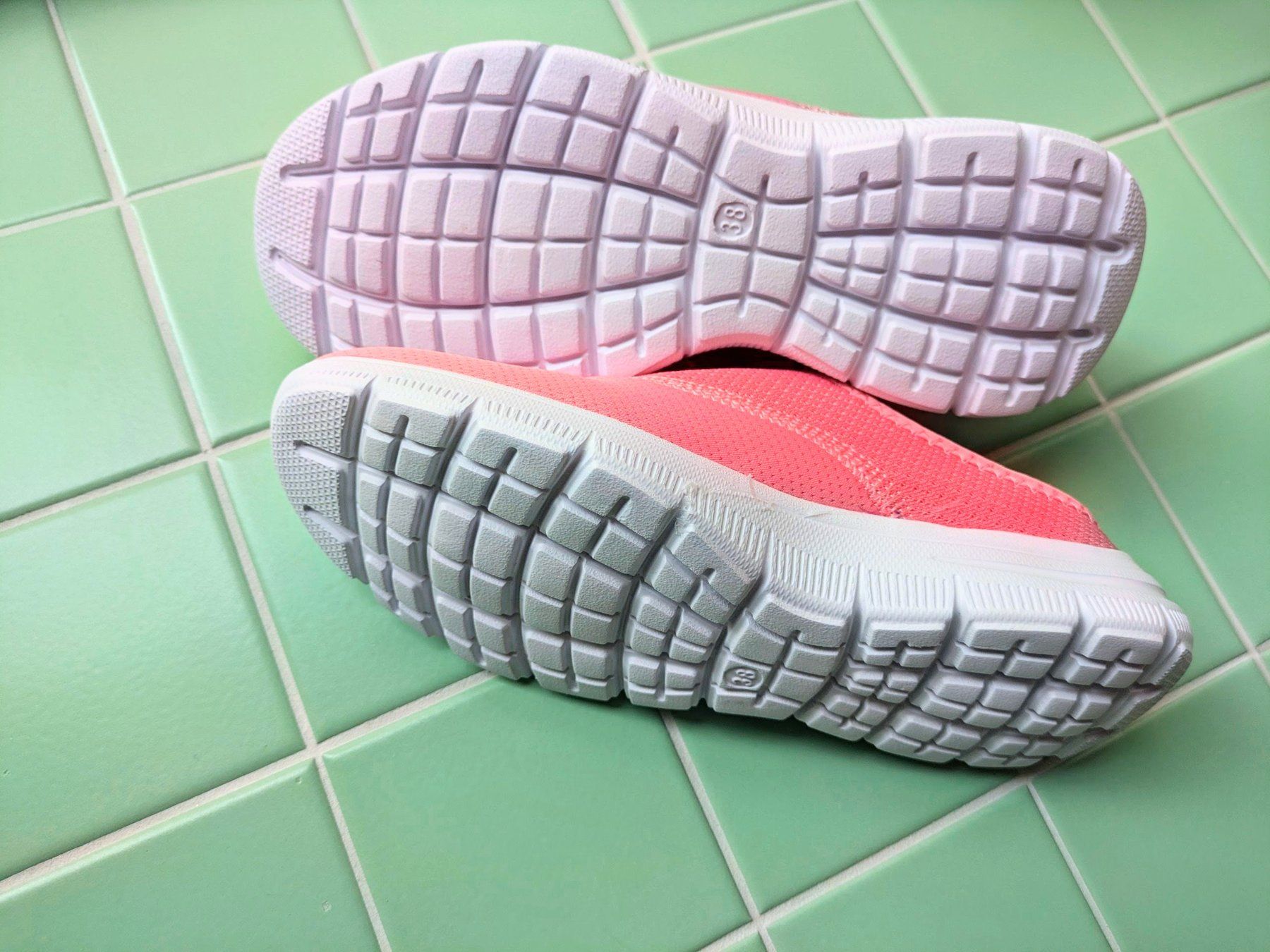 Chaussures femmes: Sneaker rosa Gr.38 neu – Neuf avec emballage d'origine à Adlikon par Match62 2