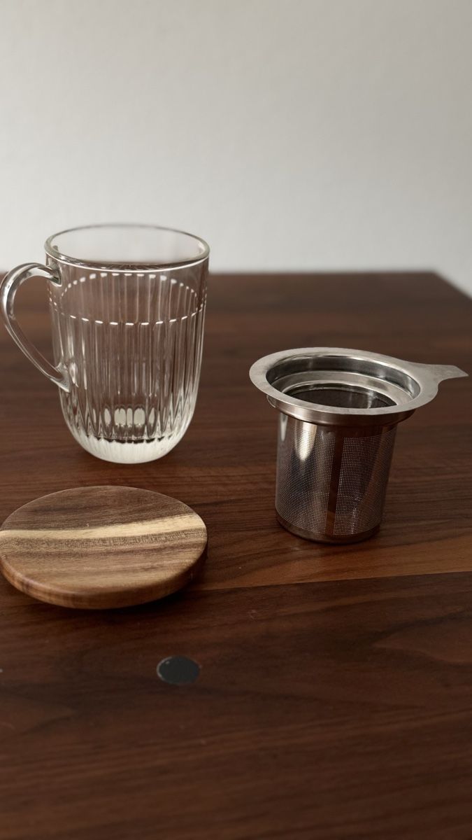Set di piatti: 2 Design Teetassen mit Holzdeckel & Filter – Nuovo e nell'imballaggio originale da Zürich venduto da Aya03 1