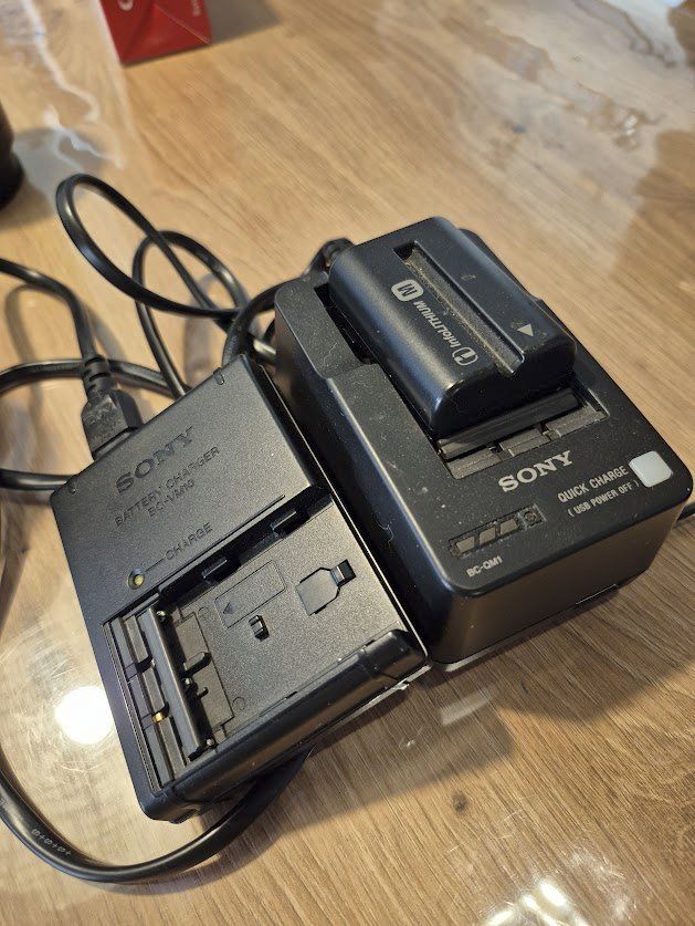 Sony Sonstiges Zubehör: Objektive und Ladegeräte – Gebraucht aus Hasle LU von Computerfee 1