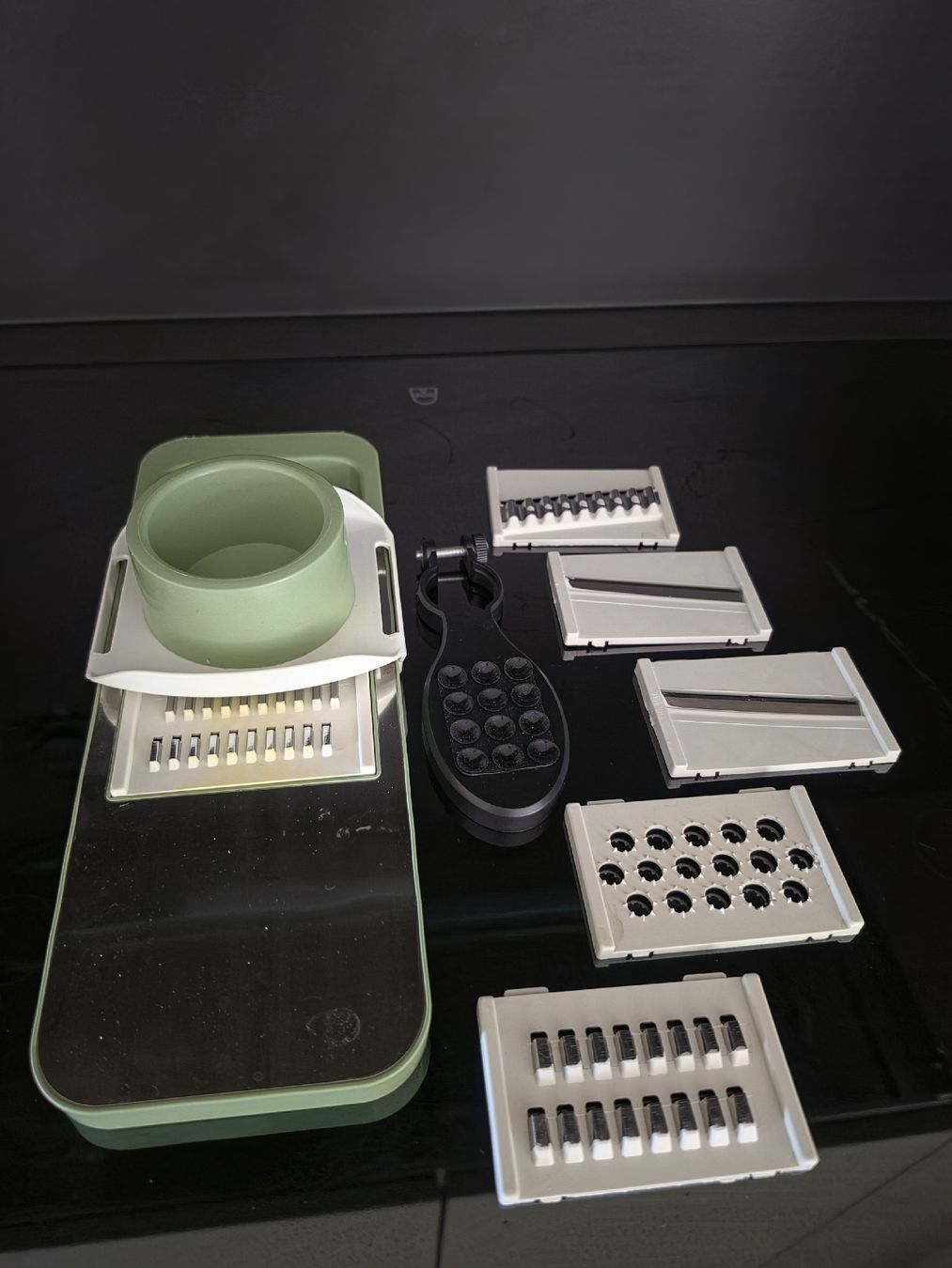 Elettrodomestici da cucina: Gemüse Schneider Multi Zerkleinerer mit Austauschbaren Messe – Usato da Effretikon venduto da gen_w9wk