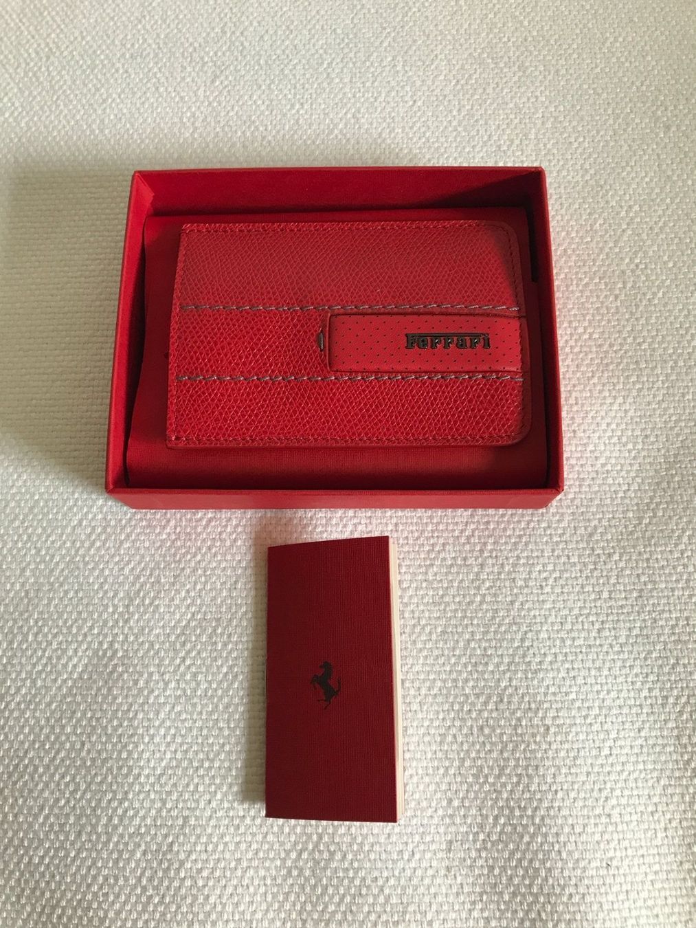 Altro in  Abbigliamento & Accessori: Ferrari Kartenetui – Nuovo (secondo la descrizione) da Luzern venduto da Johannas-flohmarkt