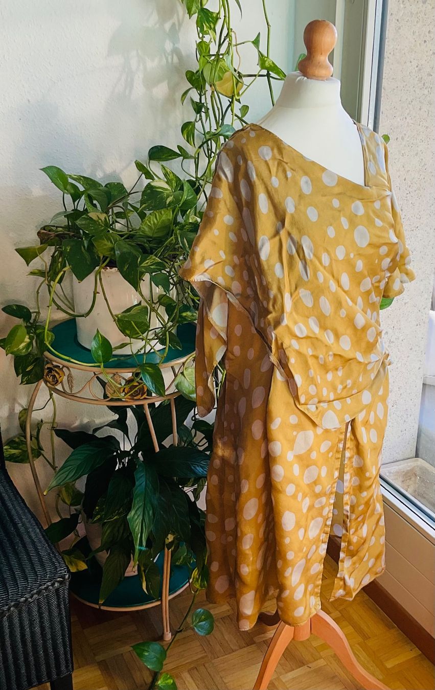 Jayko Tuniche: Superbe robe tunique JAYKO, drapé soyeux tons or pois argent – Usato da Genève venduto da Mazelyne 3