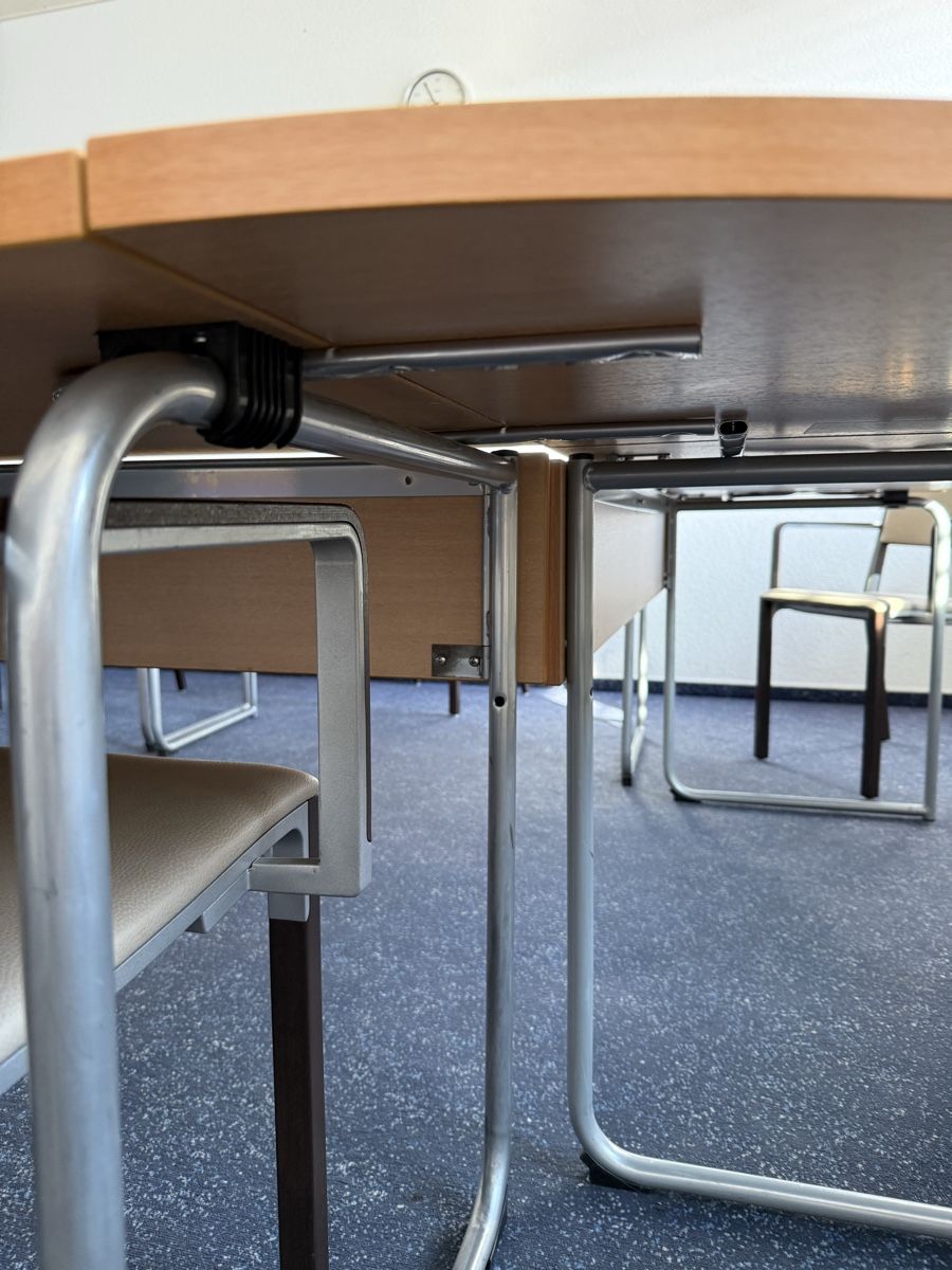 Schreibtische: Tisch / Pulte – Gebraucht aus Volketswil von Syellow 3
