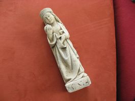 Madonna mit Kind aus Stein
