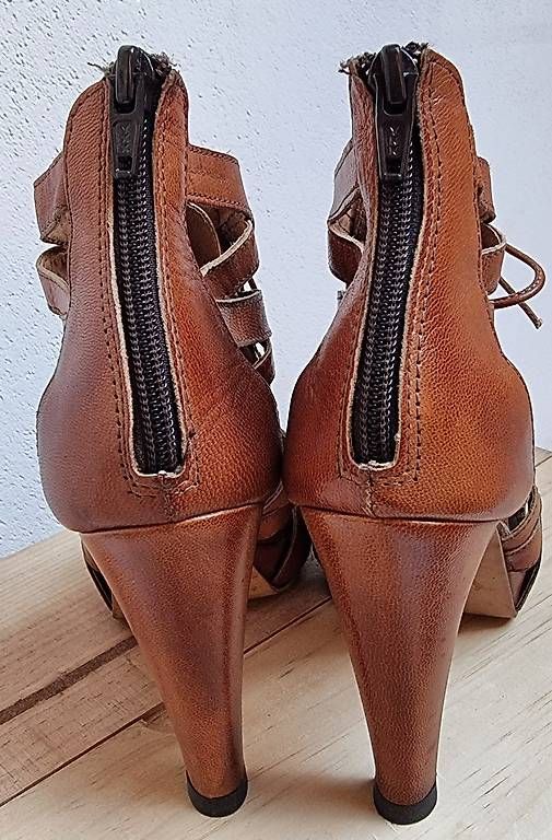 Chaussures femmes: Leder High Heels von PROF Grösse 36 – D'occasion à Castrisch par SaHaMa 2